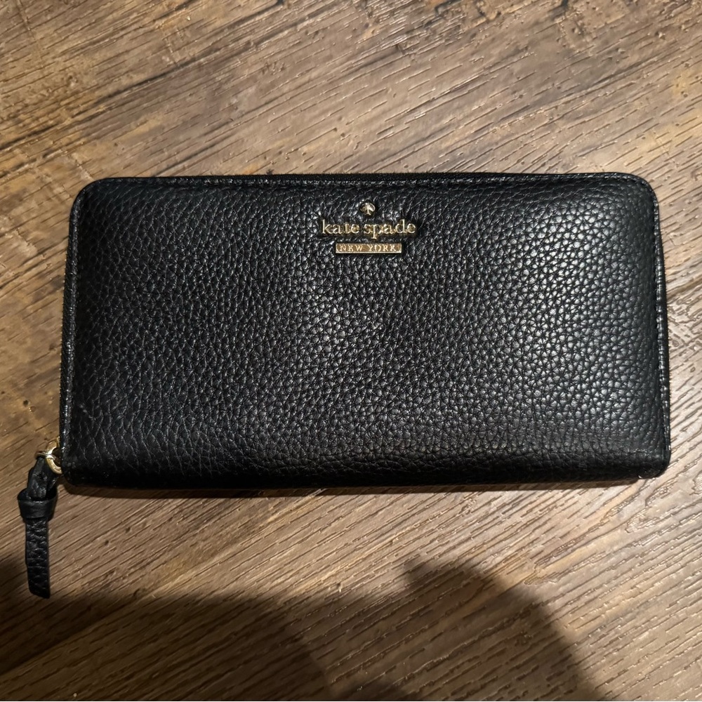 Kate Spade Classic Full Size Black Pebble Leather Zip Wallet 8” EUC